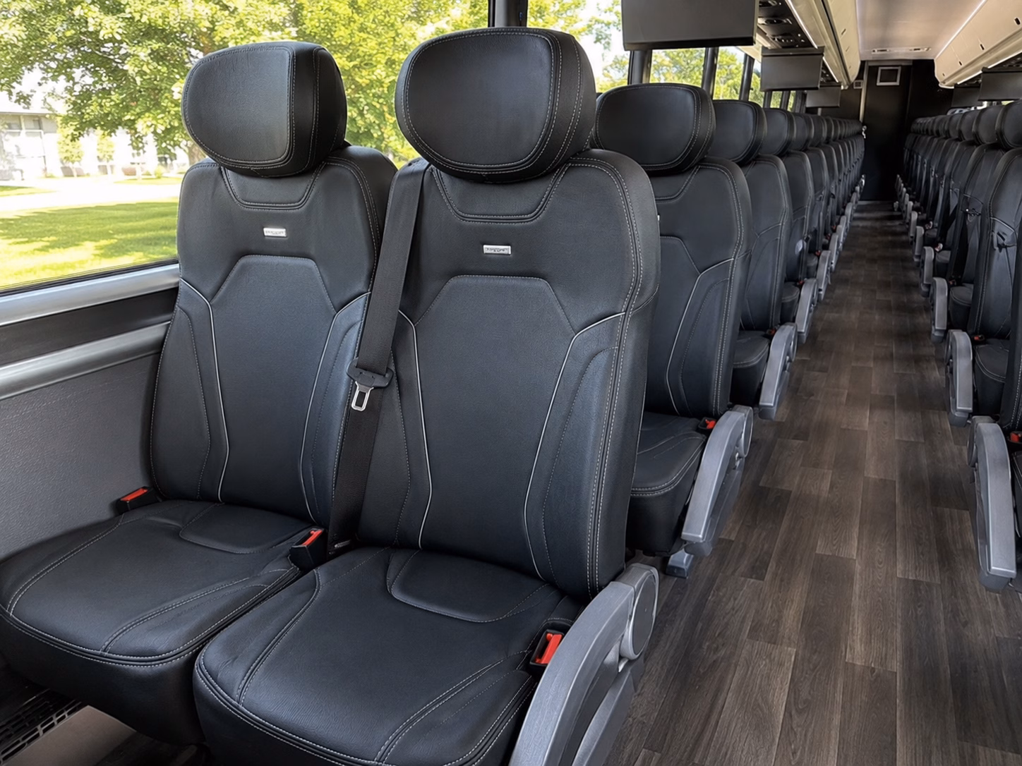 friendswood make an entrance with friendswood prom transportation