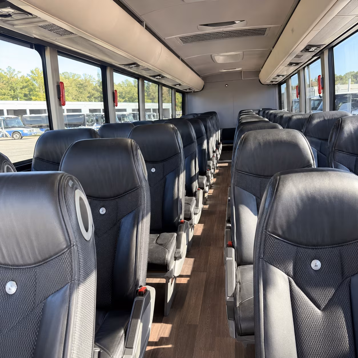 la marque charter buses for la marque military and government groups