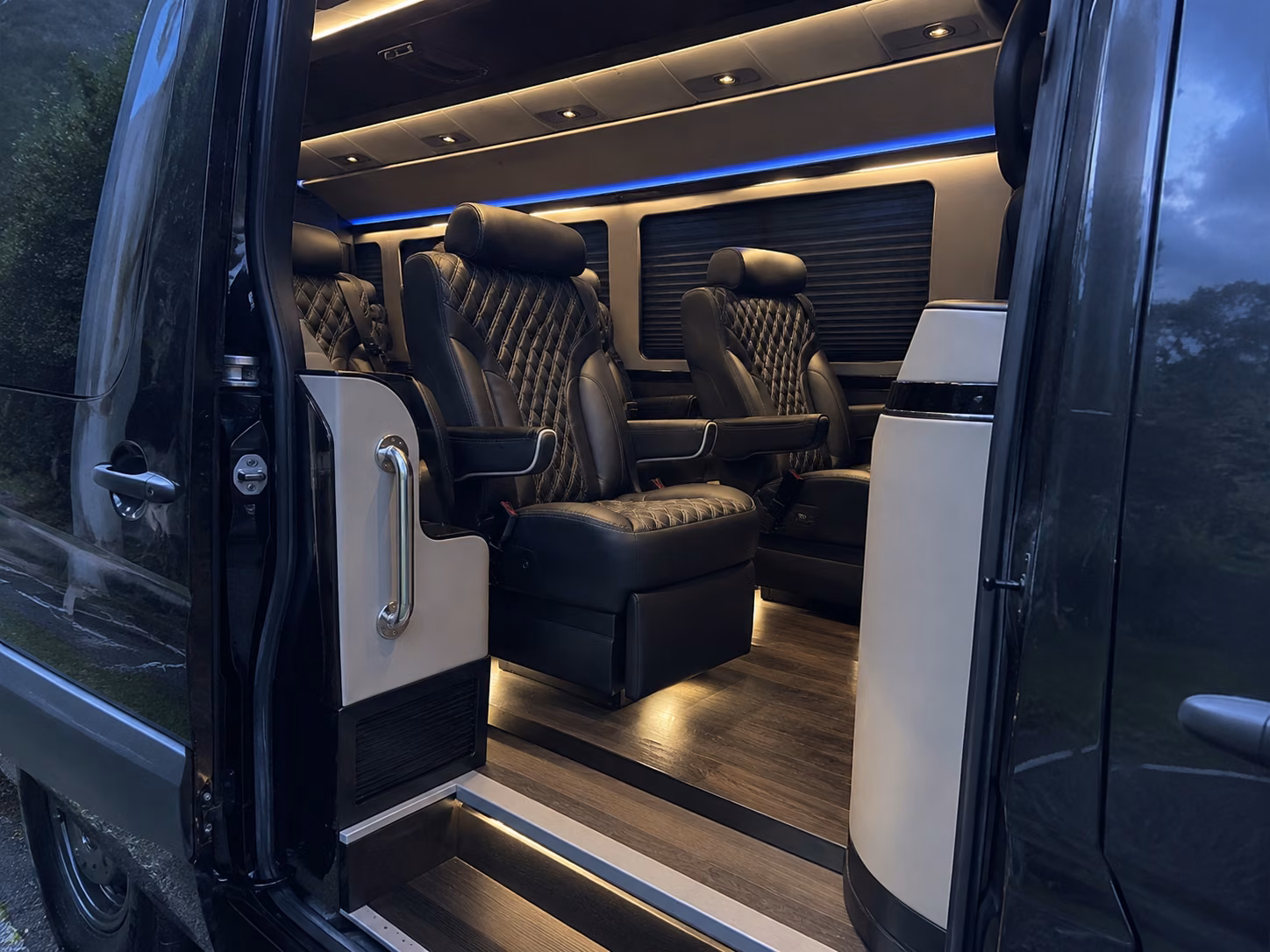 santa fe bus rentals for trade shows and conferences